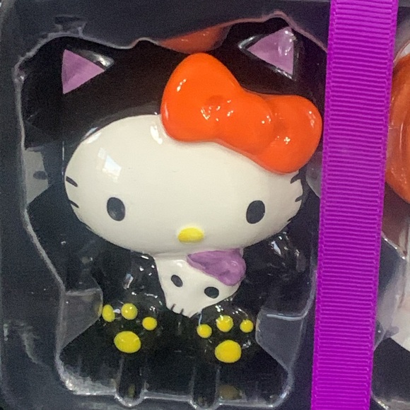 New Blue Sky Clayworks Halloween Hello Kitty Cat & Pumpkin Salt & Pepper Shakers - Picture 3 of 11